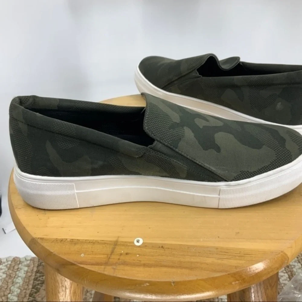 Vince Camuto KORL camo print platform loafer 8